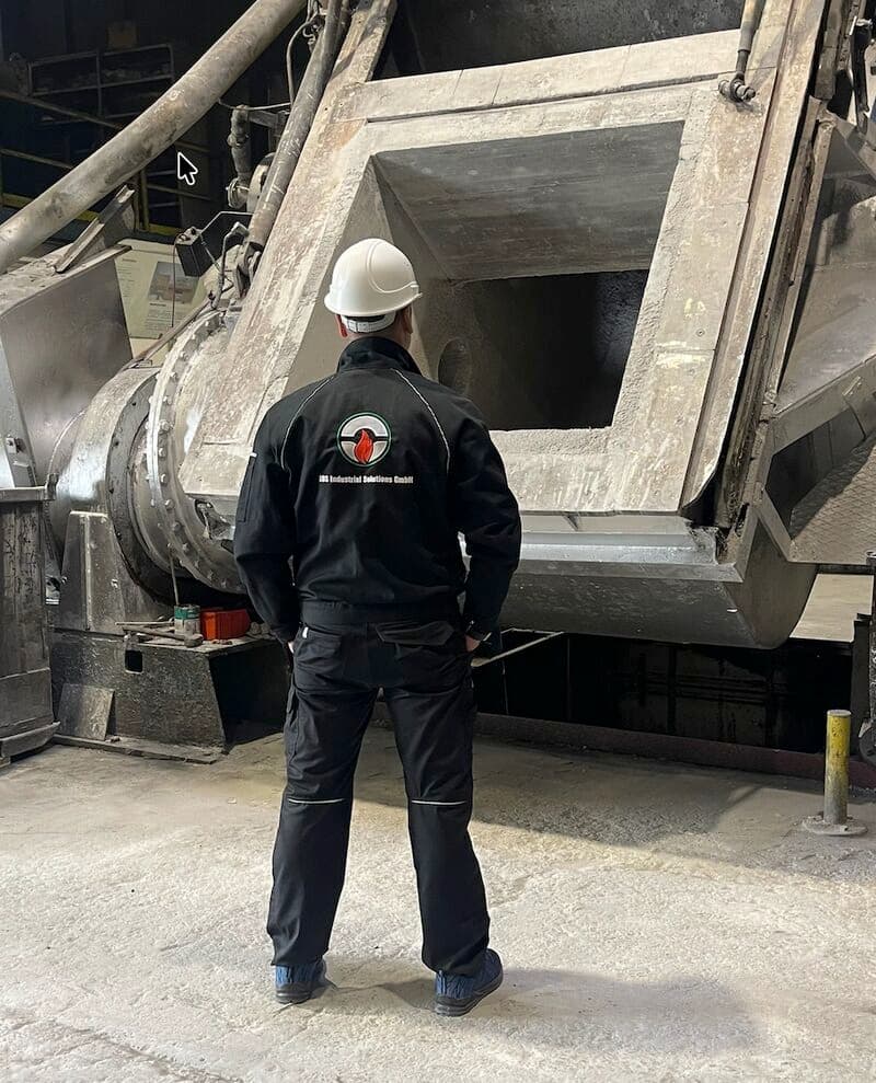 Erneuerte Chargier-Kammer eines Aluminiumschmelzofens