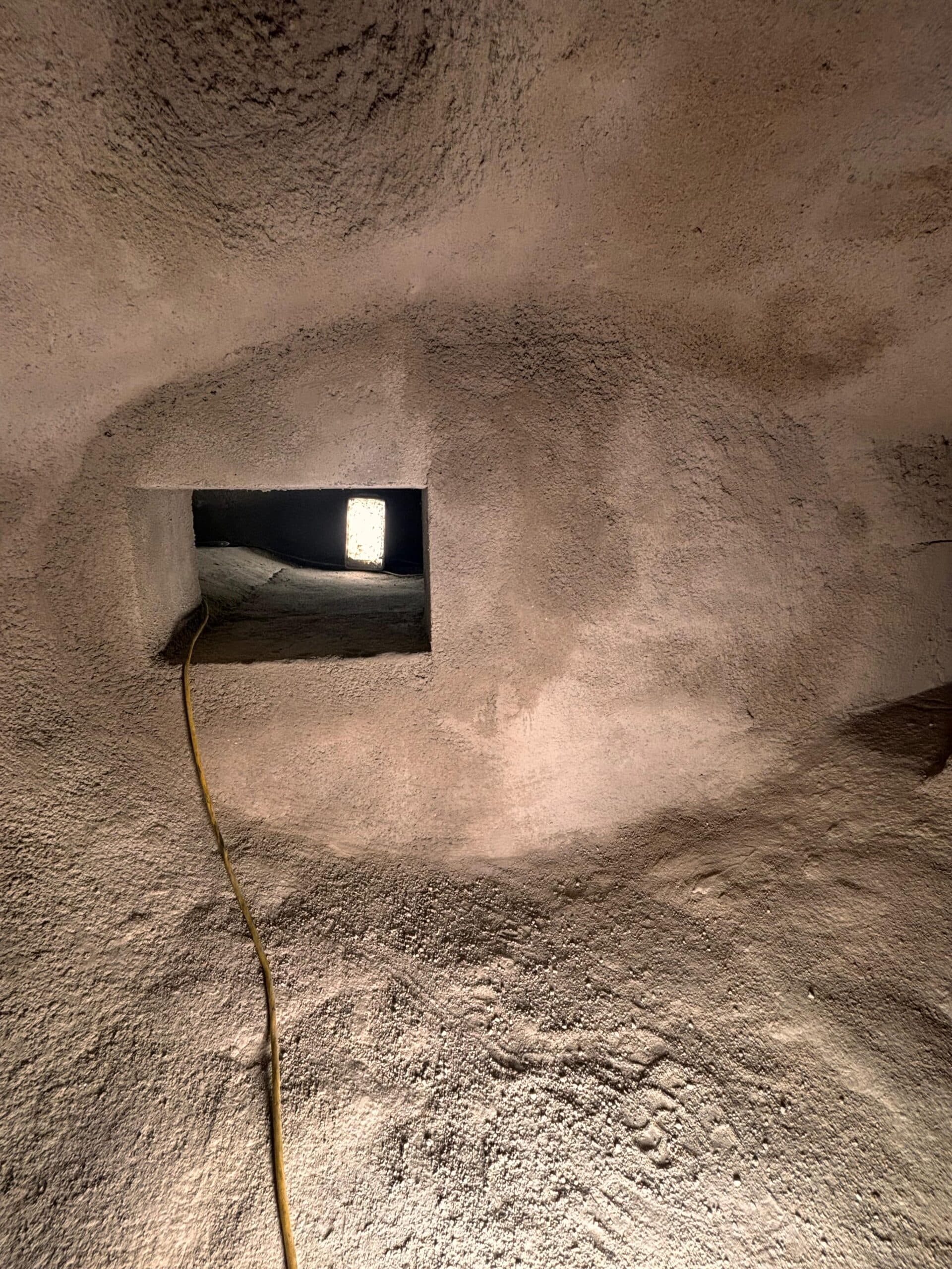 SBS-Team bei Reparaturarbeiten an einem Aluminiumofen in Österreich