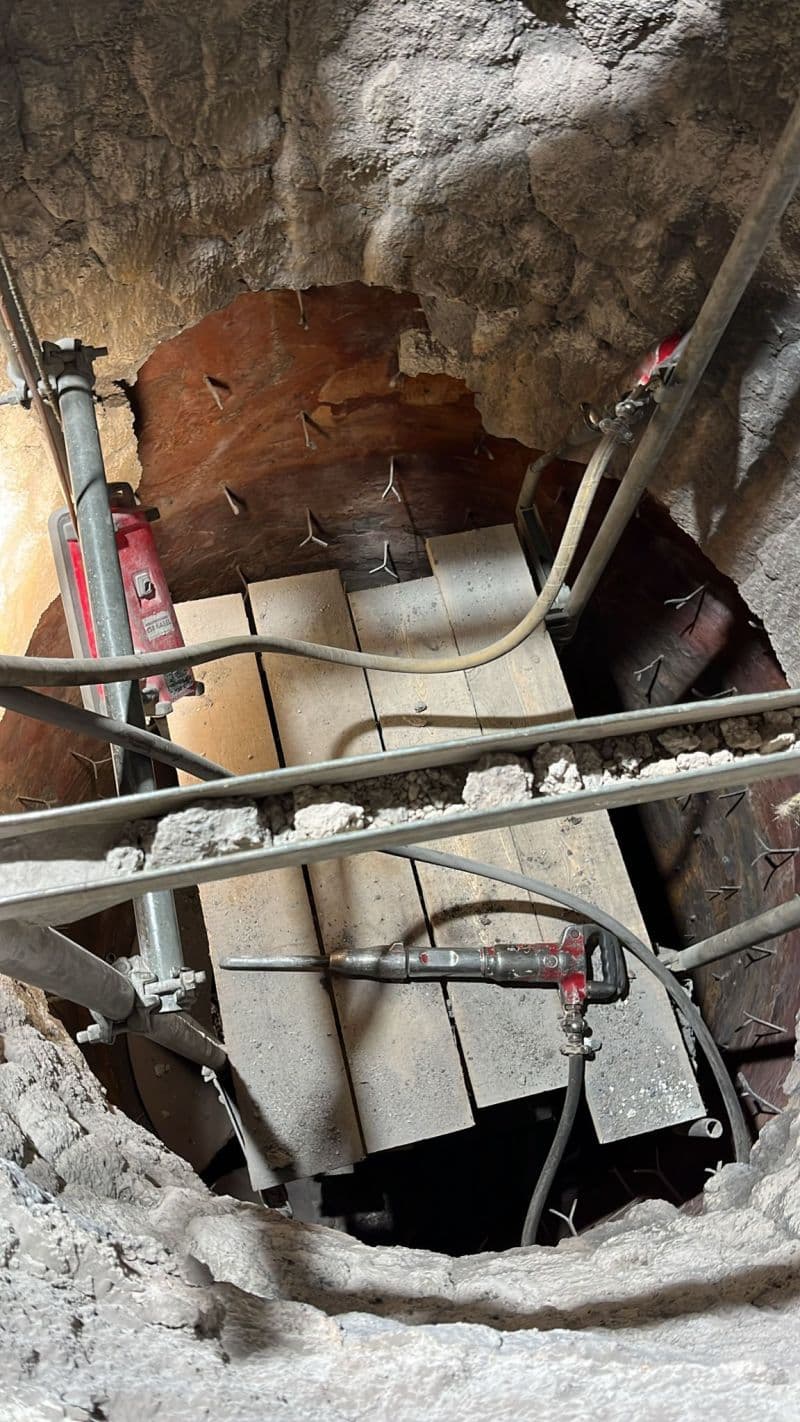 Detailansicht der Abbrucharbeiten am Kuppelofen