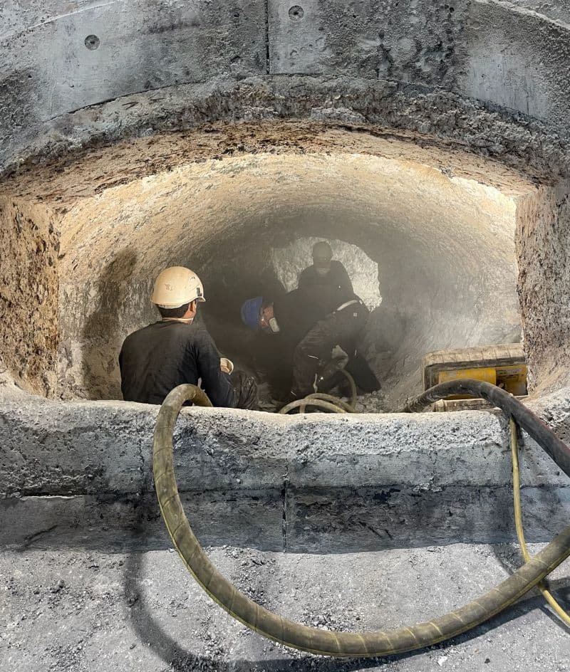 Pflegespritzung und Shotcrete an einem Schmelzofen